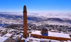 Mardin’de Kar Yağışı 180 Yerleşim Yerinin Yolunu Ulaşıma Kapattı