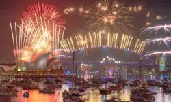 Malezya, 2025’i Görkemli Havai Fişek Gösterileriyle Karşıladı