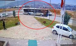 Sürücü Yangın Haberi Sonrası Hız Yaptı, Otobüse Çarptı