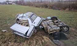 Ağaca Çarpan Otomobil İkiye Bölündü, 1 Kişi Ağır Yaralandı