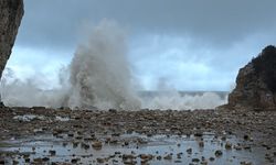 Amasra'da Fırtına Etkisi: Dalga 8 Metreyi Buldu