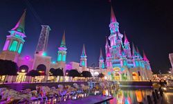 Antalya’da Noel Ve Yılbaşı Renkleri Turistlerin İlgi Odağı Oldu