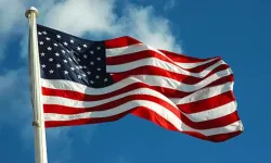 ABD’de Küçük Bir Uçak Otomobilin Üzerine Acil İniş Yaptı