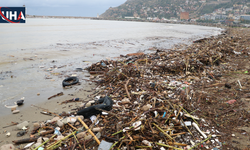 Alanya’da Denize Sürüklenen Atıklar, Sahili Kirletti