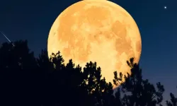 Gökyüzü Bu Gece Aydınlanıyor! Yılın Son Süper Ayı Görünecek