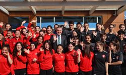 Bakan Bak: Milli Sporcu Bursu İle Eğitim Ve Spor Dengesi Sağlandı