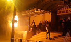 Cemevi Önündeki Trafo Yangını Paniğe Neden Oldu