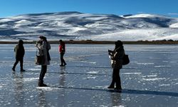 Çıldır Gölü’nün Yüzeyinde Buzlanma Başladı