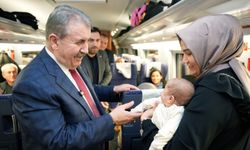 Destici YHT Yolcularına Kandil Simidi Dağıttı