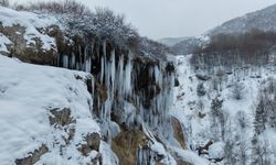 Dipsizgöl Şelalesi’nde Kış Manzarası: Dev Sarkıtlar