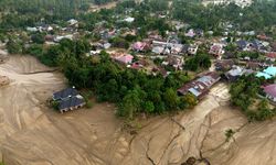 Şiddetli Yağışlar Endonezya’yı Vurdu:Hayatını Kaybedenlerin Sayısı 914 Yükseldi