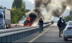 Elazığ’da Seyir Halindeki Otomobil, Alevlere Teslim Oldu