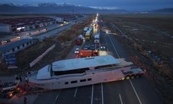 Erzurum Kara Yolunda TIR Trafiği Kilitledi