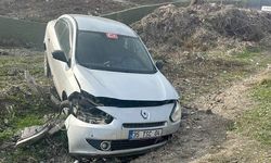 Gaziantep'te Şarampole Devrilen Otomobilde 4 Yaralı Var