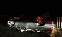 Gümüşhane’de Otomobil Bariyerlere Çarpıp Ters Döndü: 5 Yaralı