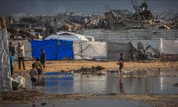 Gazze’de Şiddetli Yağış Nedeniyle Çadırlar Sular Altında Kaldı