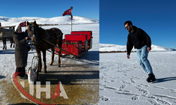 Çıldır Gölü’nde Bir Yanda Atlı Kızak, Bir Yanda Buz Pateni Coşkusu