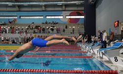 Genç Yaşlı Her Yüzücü, Şampiyonluk İçin Mücadele Etti