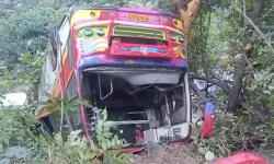 Hindistan’da Trafik Faciası: 9 Ölü, 21 Yaralı