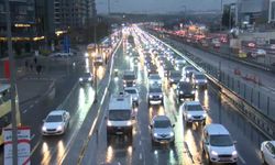İstanbul'da Yağmurun Etkisiyle Trafik Yoğunluğu Oluştu