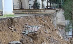 İstanbul Kadıköy’de 5 Katlı Binanın İstinat Duvarı Çöktü