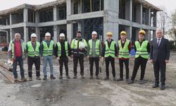 Meslek Lisesi Öğrencileri Yeni Okul Binasının Elektrik Tesisatını Yapıyor