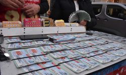 Milli Piyango’nun 800 Milyon TL’lik Büyük İkramiyesi İzmir’de Kuyruklar Oluşturdu