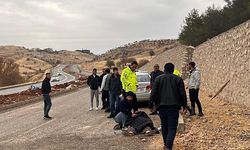 İstinat Duvarına Çarpan Araçta Anne Hayatını Kaybetti, Sürücü Ağır Yaralı