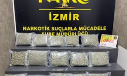 İzmir'de Polis Durdurdu, Araçtan 21 Kilo Skunk Çıktı