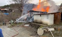 Kastamonu’da Yangında Ahşap Ev Küle Döndü