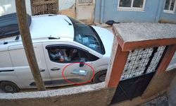 Kargo Paketinin Bahçeye Atıldığı Görüntüler Tepki Çekti