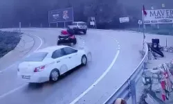 Bursa - Kayganlaşan Yolda Virajda Yaşanan Kazalar Kameraya Yansıdı