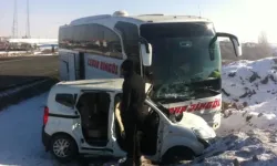 İzmir'de Otobüs Kazası: 1 Kişi Hayatını Kaybetti, 2 Yaralı