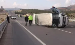 Kilis’te Hafif Ticari Araç İle Otomobil Çarpıştı: 3 Yaralı