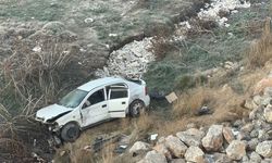 Malatya’da Otomobil Şarampole Yuvarlandı: 1 Kişi Hayatını Kaybetti, 2 Yaralı