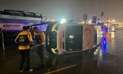 Minibüsle Çarpışan Ambulans Devrildi: 3’ü Sağlık Personeli 6 Yaralı