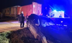 Malatya'da yük treni otomobile çarptı: 5 yaralı
