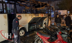 Midibüs Yangını Park Halindeki 5 Motosiklete Sıçradı