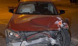 Otomobil Park Halindeki 2 Araca Çarptı