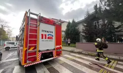 Depoda Başlayan Yangın Üzerine Okuldaki Öğrenciler Tahliye Edildi