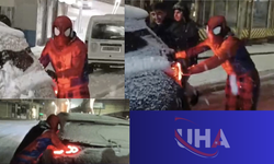 Karda Mahsur Kalan Sürücüyü ‘Örümcek Adam’ Kurtardı