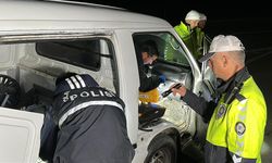 Polisten Kaçan Minibüs Kaza Yaptı, 20 Göçmen Yakalandı