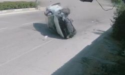 Bursa’da Otomobilin Refüje Çarpıp Takla Attığı Anlar Kamerada