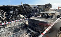 Şantiye Sahasında 1 Konteyner, 4 Araç Yandı