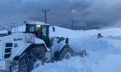 Şırnak’ta Karla Mücadele İçin Ekipler Aralıksız Çalışıyor