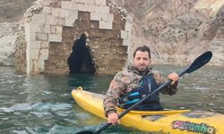 Tarihi Kale Su Altında Kaldı; Kanoyla Yolculuk Yapıldı