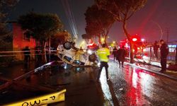 Sürücünün Kontrolünü Kaybettiği Otomobil Direğe Çarpıp Takla Attı: 2 Yaralı