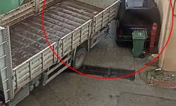 Bursa’da Manevra Yapan Kamyon Park Halindeki Araca Çarptı