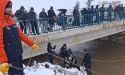 Şanlıurfa- Otomobil sulama kanalına düştü; baba ve 3 çocuğu aranıyor