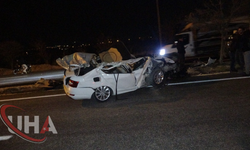 Otomobil Park Halindeki Tıra Çarptı, 2 Kişi Yaralandı